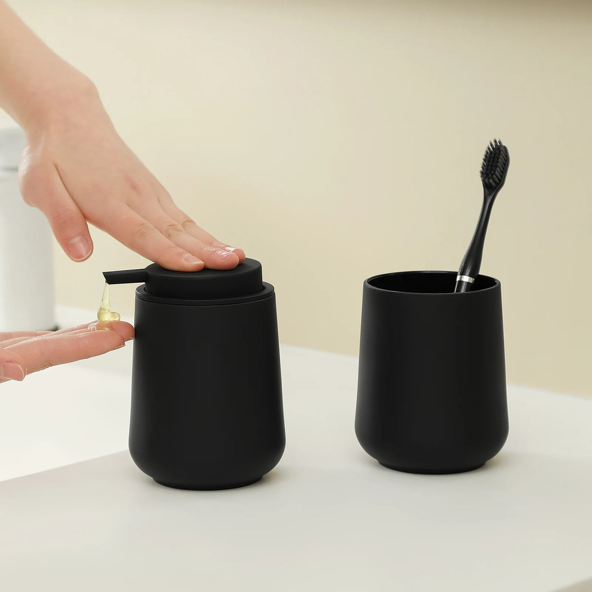 distributeur savon tasse dents noir mat moderne minimaliste respectueux environnement deux pièces
