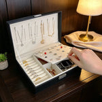 boîte bijoux simili cuir noire blanche moderne cadenas rangement bracelets colliers boucles doreilles bague
