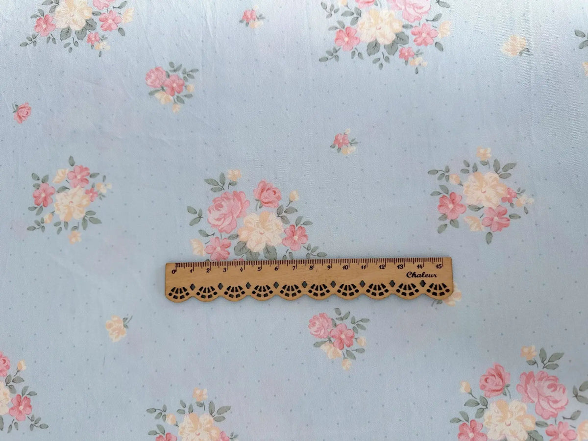 tissu coton blanc rose bleu fleurs vintage romantique biodegradable 160cm