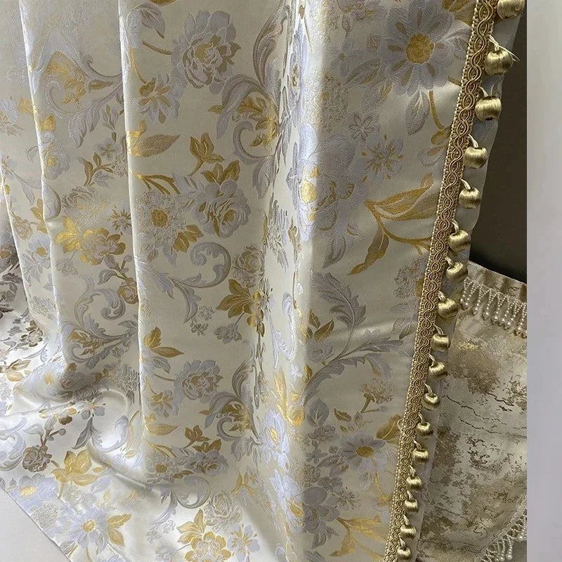 rideau occultant blanc gris doré motif floral brodé classique salon chambre