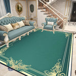 Un intérieur élégant et vintage avec un canapé et des fauteuils capitonnés de couleur menthe, posés sur un tapis vert orné de motifs dorés, dans un décor mural luxueux.