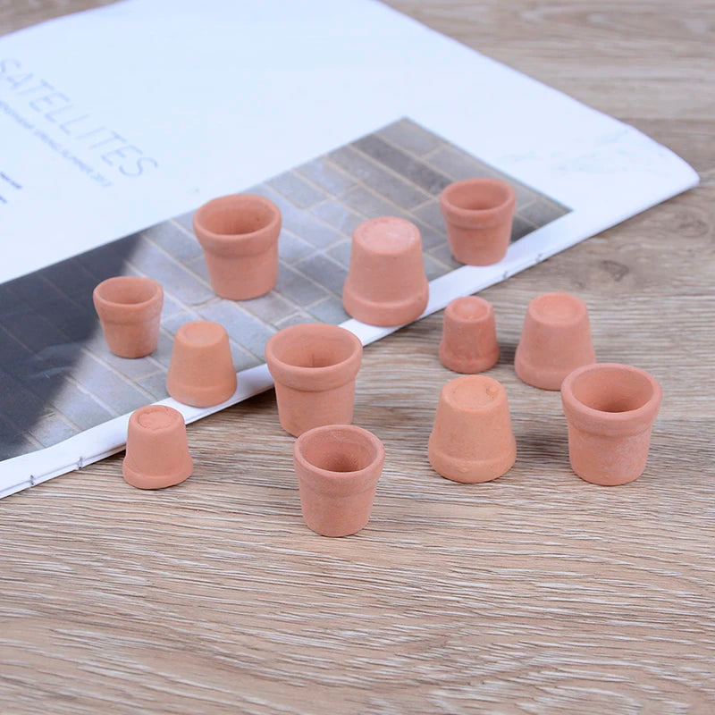 pots terre cuite miniature rustique fleurs jaunes centre foncé maison poupée décoration intérieure jardin