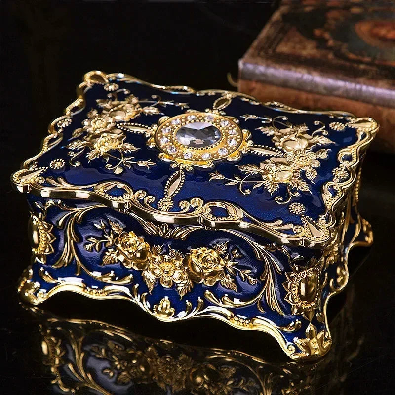 boîte bijoux métal rouge bleu ornementation florale strass intérieur noir baroque respectueux environnement