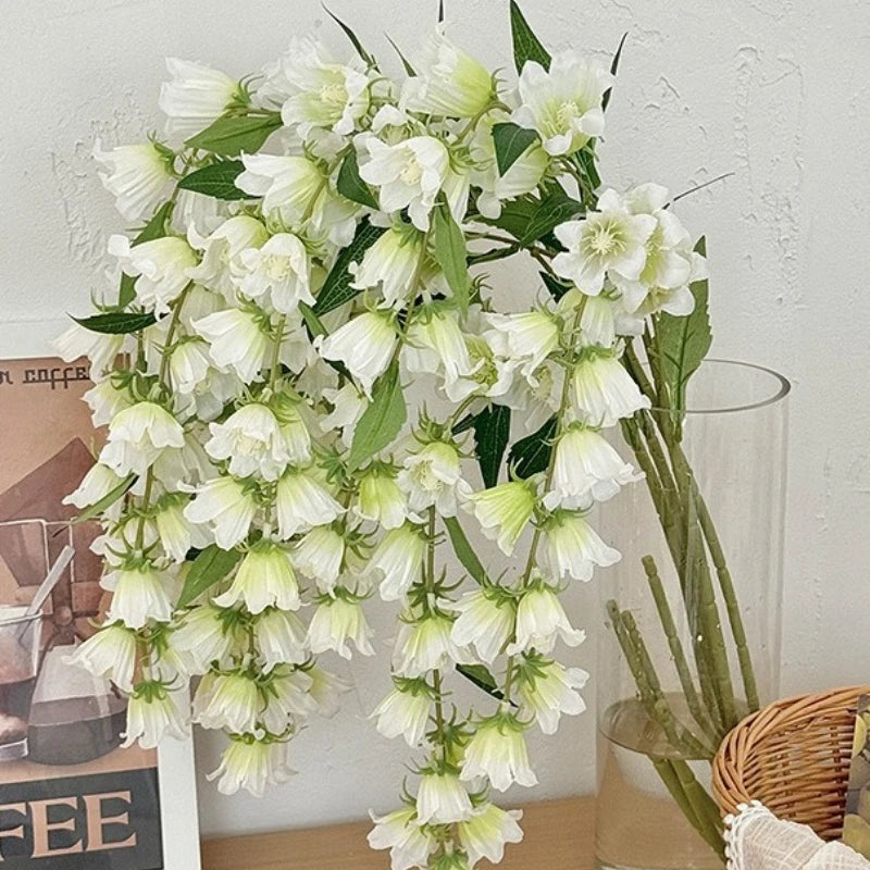 décoration intérieure moderne bouquet fleurs cloches vase transparent anniversaire événements