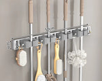 support mural porte balai gris moderne adhésif brosse balai serviette gant flacon salle bain
