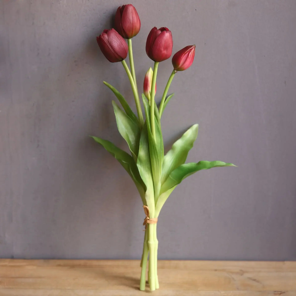bouquet tulipes artificielles jaune orange rouge blanc décoration intérieure moderne vase verre anniversaire mariage