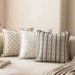 housse coussin carré rayé moderne nordique 100 polyester beige noir opacité bordure chenille 45x45cm