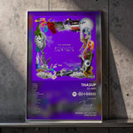 affiche pop art violet objets divers horloge guitare casque moderne