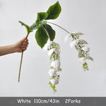 branche artificielle fleurs naturelles extérieur accrochées blanc vert feuilles larges minimaliste