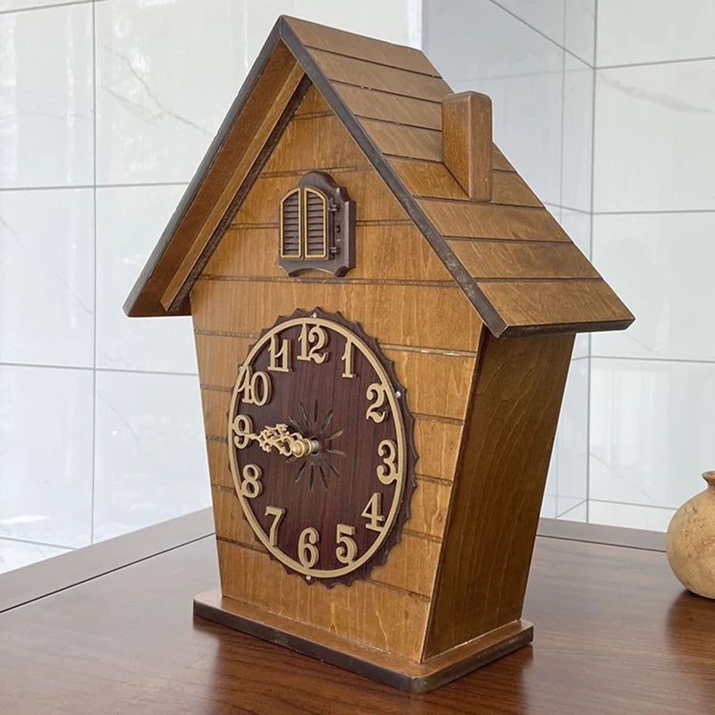 horloge coucou bois marron clair rustique cadran aiguilles oiseau coucou toit tuiles classique salon