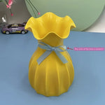 vase moderne plissé vert clair rose jaune rouge blanc plastique ruban satin fixations incluses