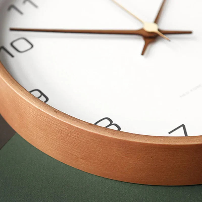 horloges murales minimaliste bois clair gris blanc numéros noirs aiguilles fines scandinave