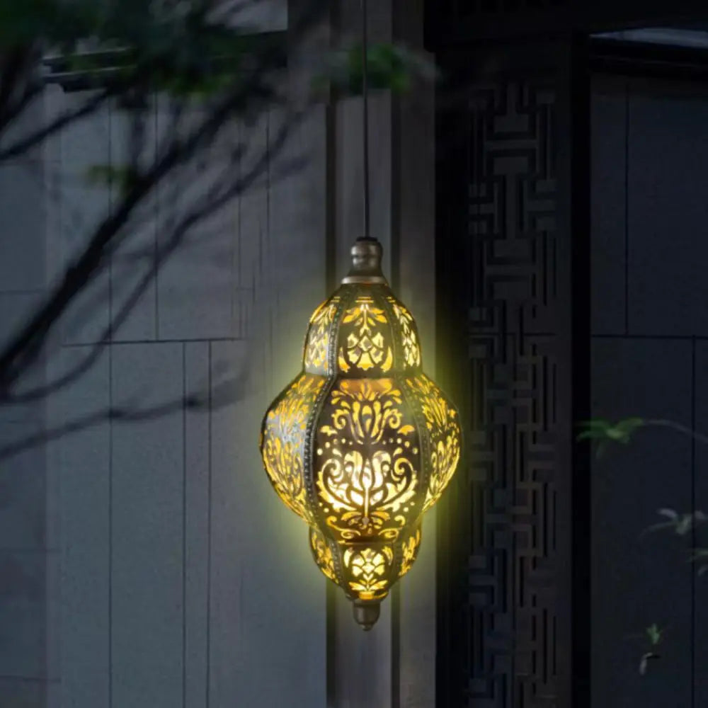 lampe suspendue artisanale dorée ornements floraux solaire autoinstallation extérieure traditionnelle tringle fixéeextérieur