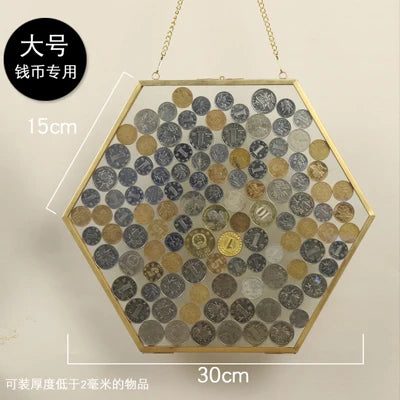 cadre photo moderne or transparent hexagonal chaîne collection monnaies photos spécimens