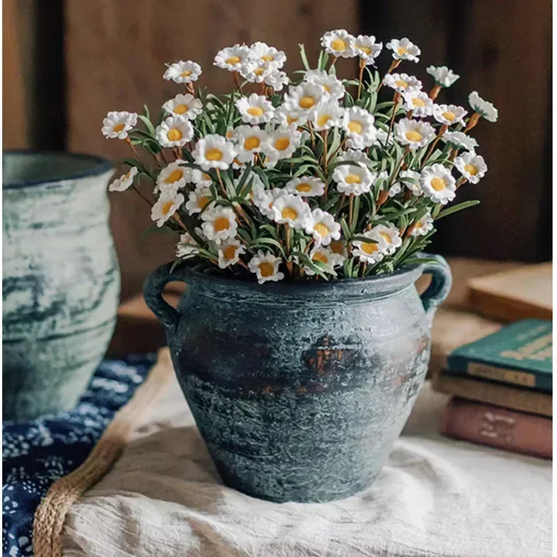 pots céramique vintage gris bleu texture usée rustique plantes balcon