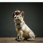 statuette chien bouledogue couronne collier aspect vieilli texture rugueuse décoration chambre moderne