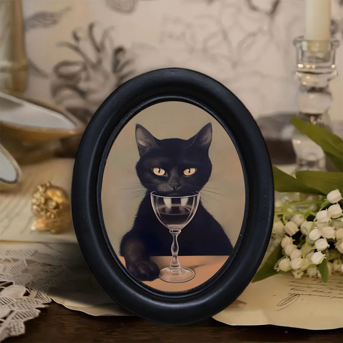 cadre photo ovale chat noir verre vin élégant bar restaurant décoration murale classique ornement