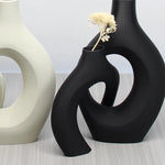 vases decoratifs blanc noir forme abstraite moderne minimaliste sculptural fleurs seches chambre salon
