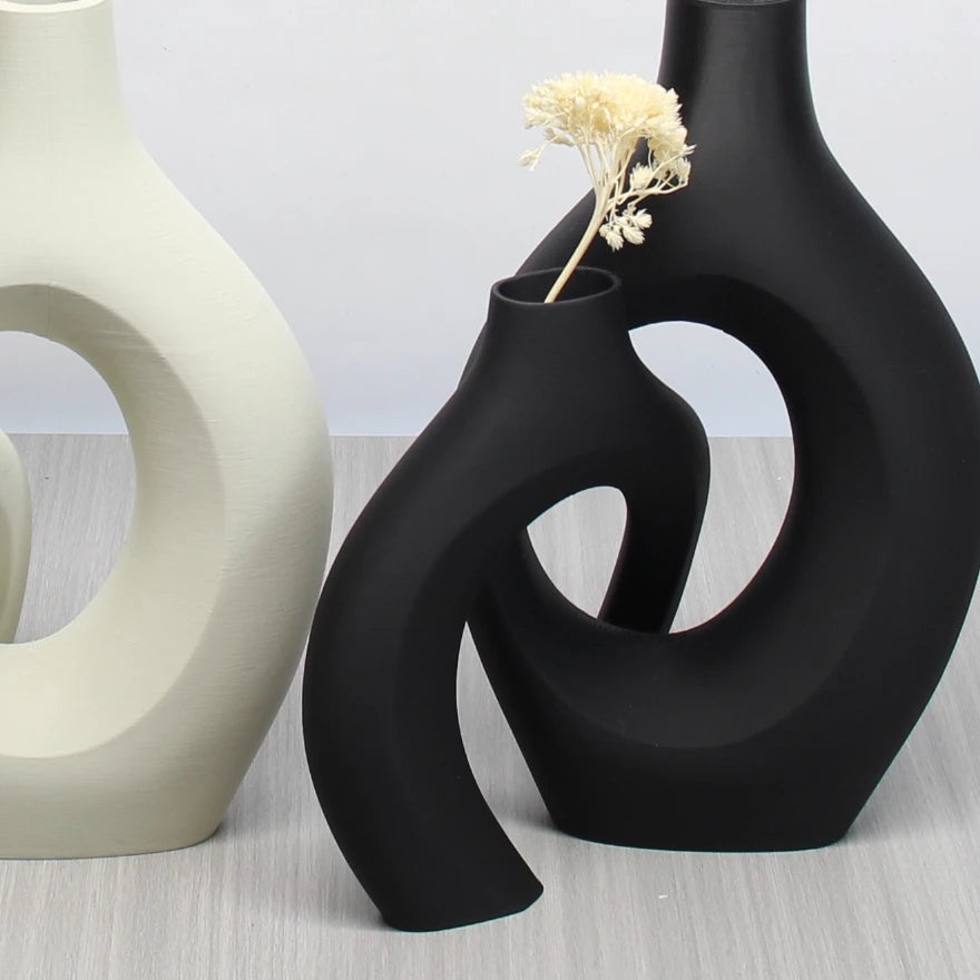vases decoratifs blanc noir forme abstraite moderne minimaliste sculptural fleurs seches chambre salon