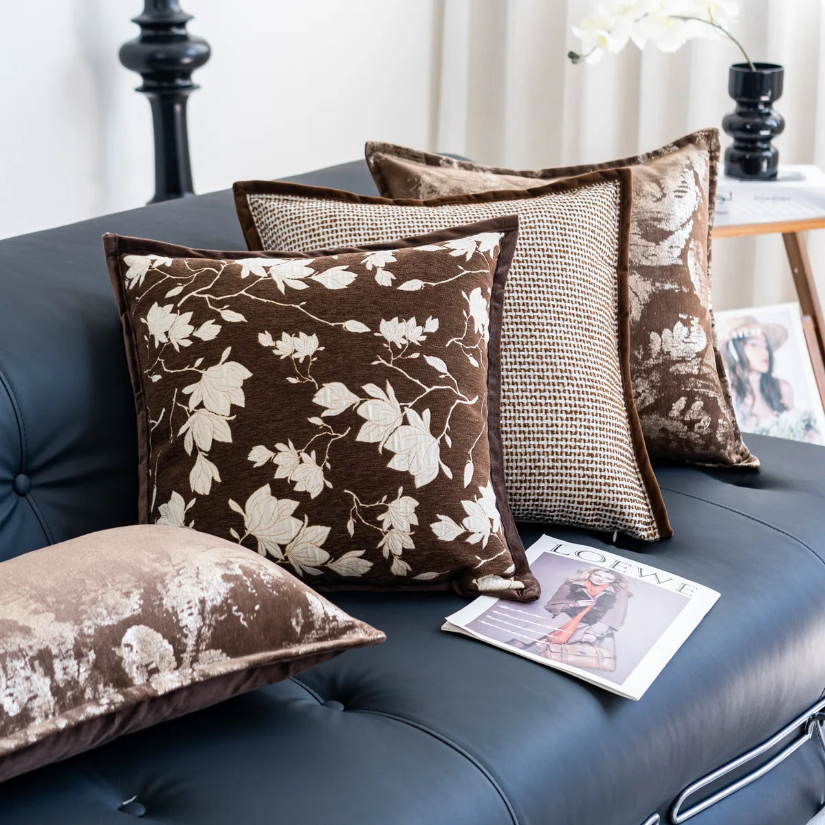 coussins décoratifs modernes motif floral marron clair beige canapé lit sans rembourrage