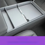 organisateur boîte gants voiture gris clair noir blanc surface lisse moderne minimaliste