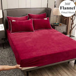 Drap-housse en flanelle monochrome super doux sur un lit double