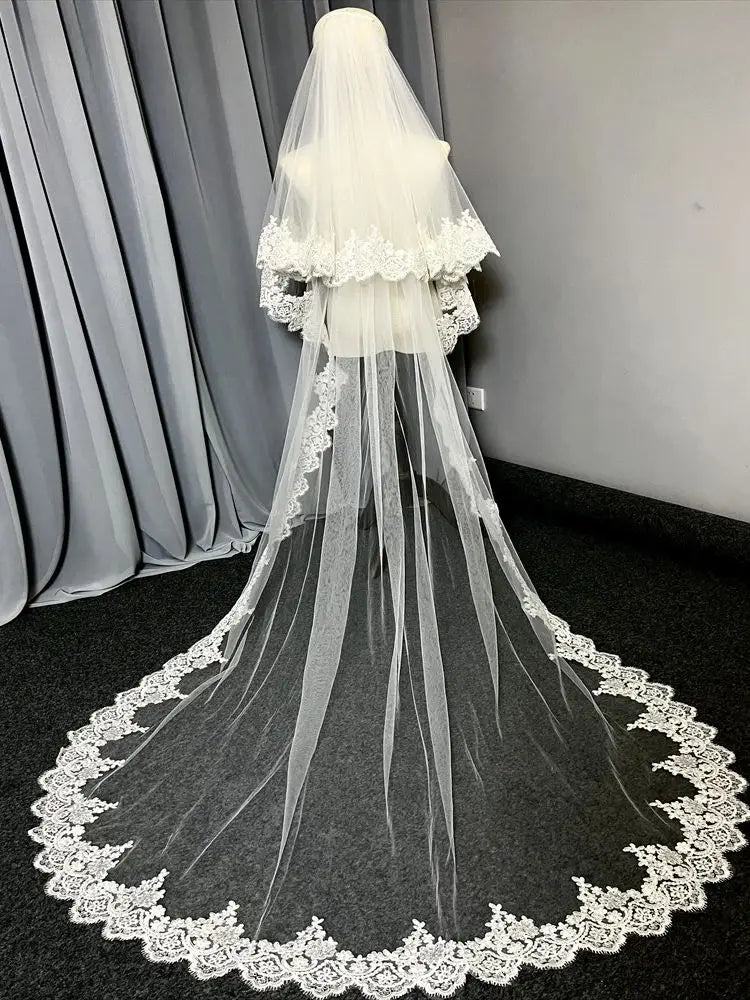voile mariée dentelle blanche motifs floraux paillettes clips métalliques tulle doux classique off white