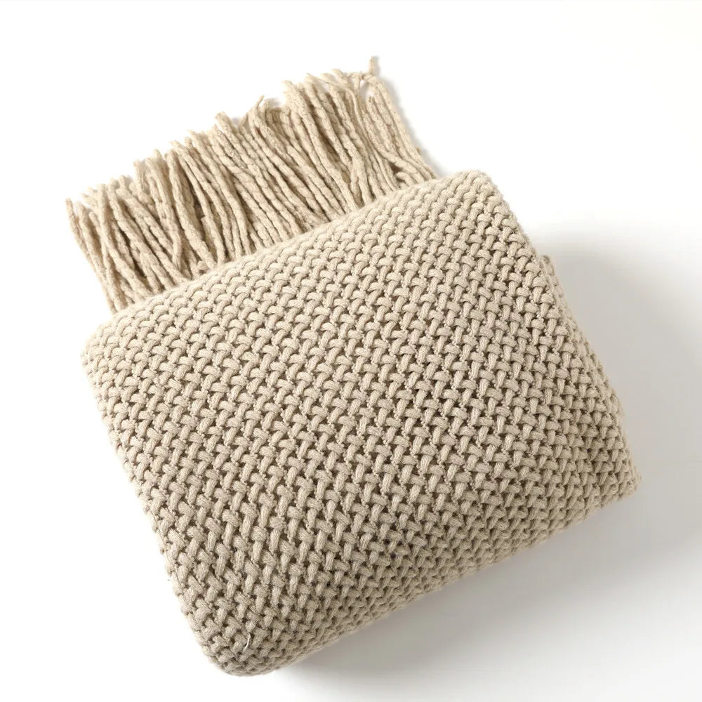 couverture tricotée beige clair grise rustique canapé fauteuil lit maison voyage