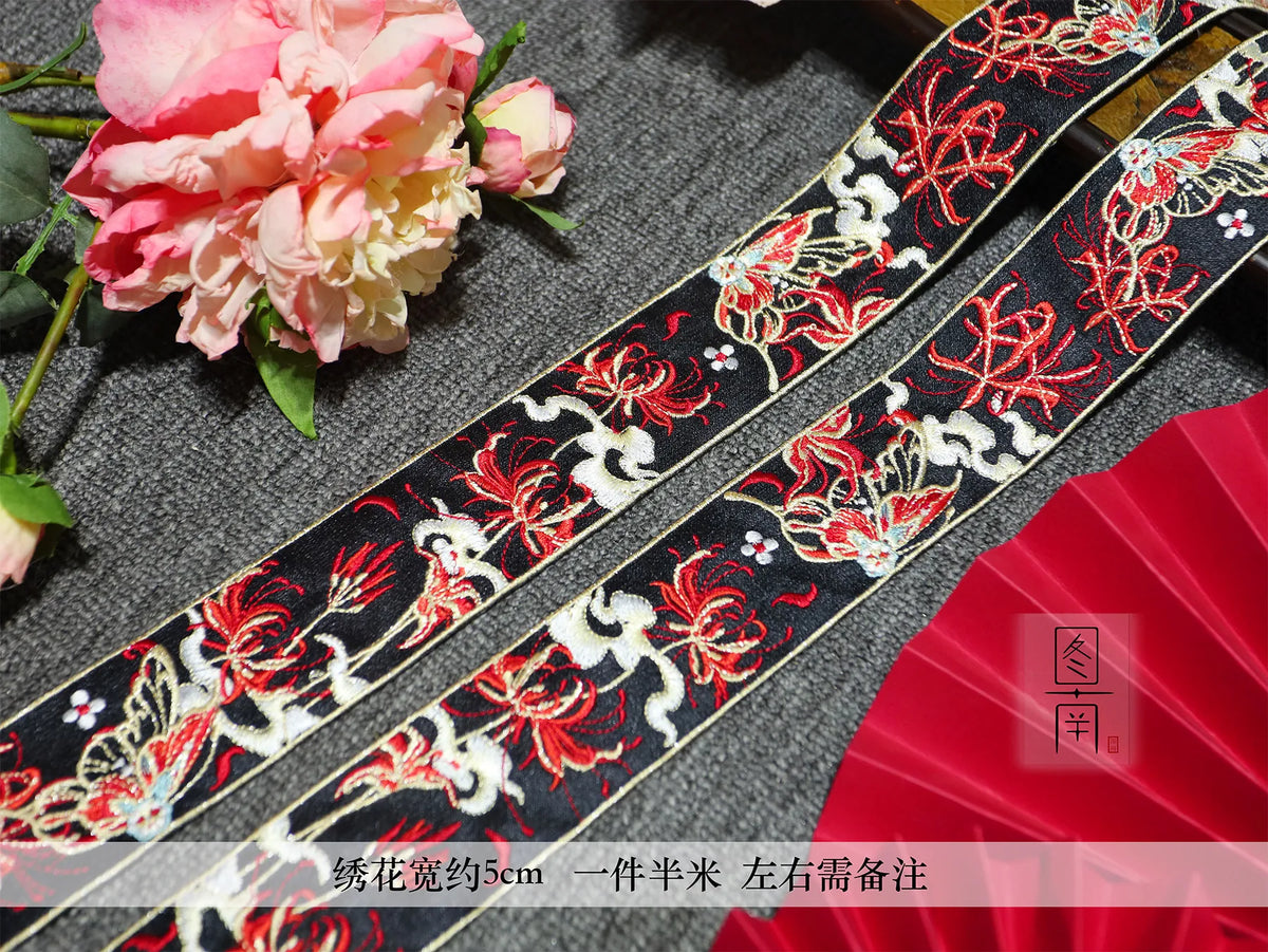 ruban décoratif artisanal dragon stylisé fleurs motifs floraux rouge noir blanc doré