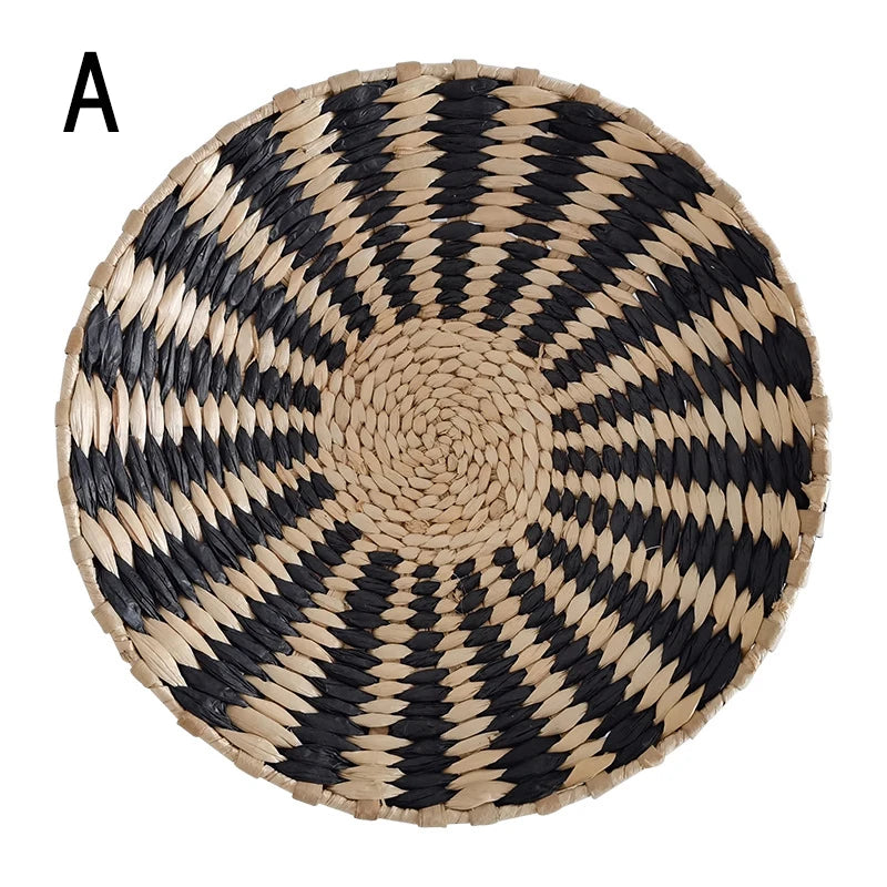 décoration murale tressée wicker bohème ethnique motifs rayés spirales petite taille suspension panier naturel