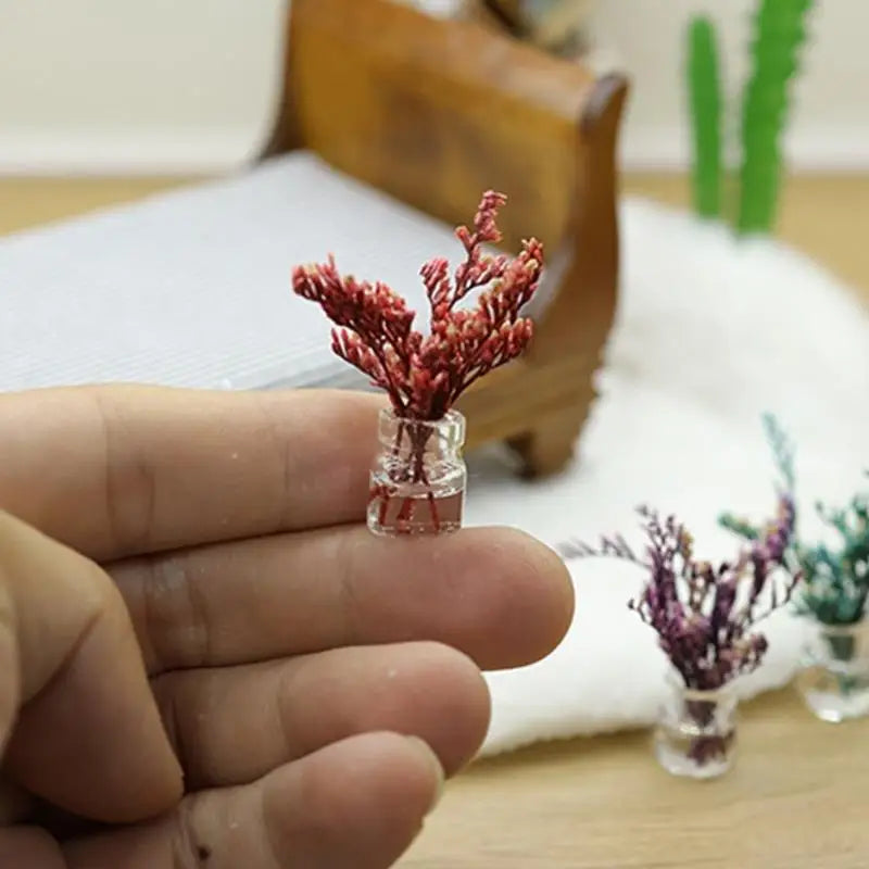 miniature fleurs séchées bouteilles verre transparentes rouge verte violette nature décorative