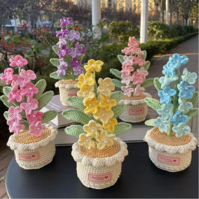plantes artificielles tricotées fleurs violet rose jaune bleu vert pots laine crochetées artisanal créatifintérieur