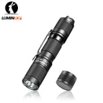lampe torche led noire texturée moderne clip 900 lumens batterie aaa modes chargeur multifonctionnel