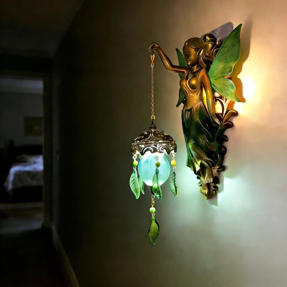 lampe murale mythologique sculptée personnages feuilles verre translucide bronze verte decorative fantastique
