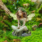 statue fée jardin vert clair trèfle ailes veinées fantaisie natureextérieurintérieurDecorationJardinFéeSculptee
