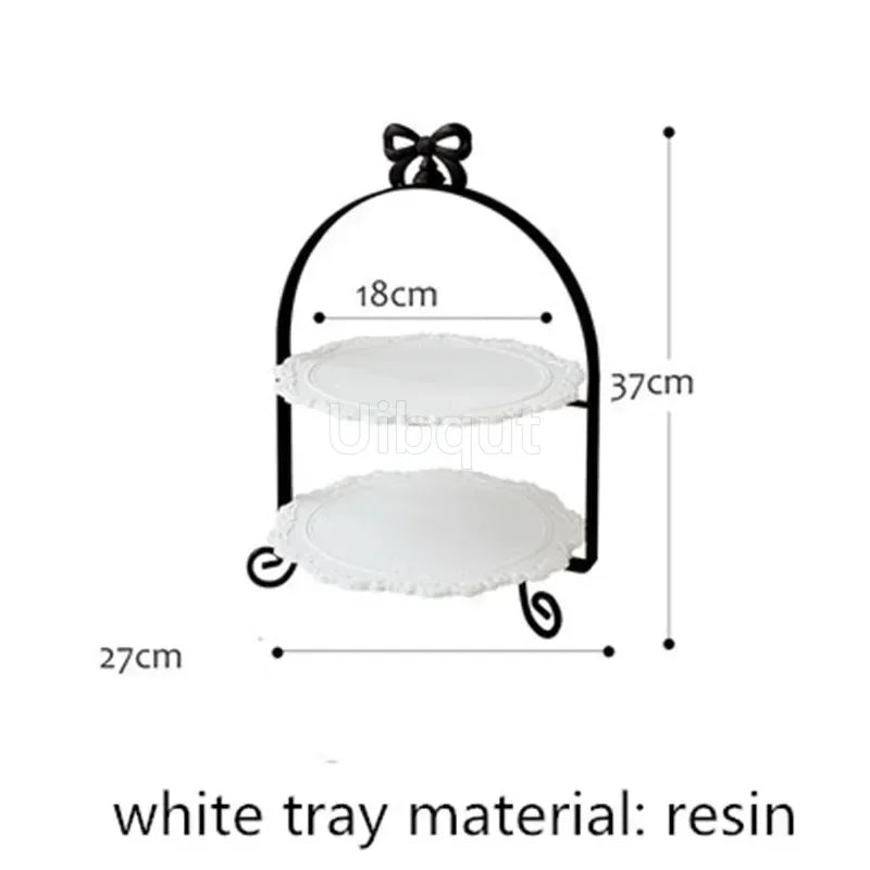 support desserts blanc doré vintage assiettes dentelle élégantes gâteaux crème glacée