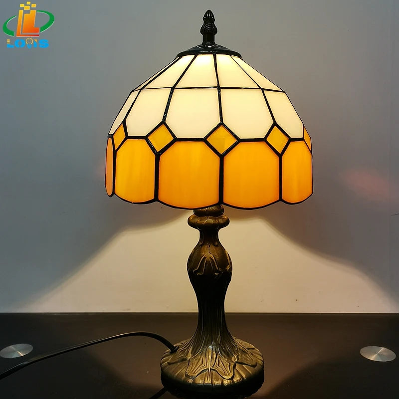 lampe table tiffany hexagonal jaune vert blanc rose violet aluminium nickel brossé led éclairage
