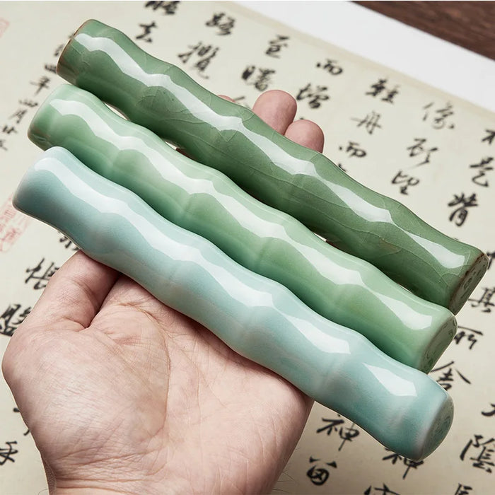 Presse-papier en céramique et bambou vert pour calligraphie