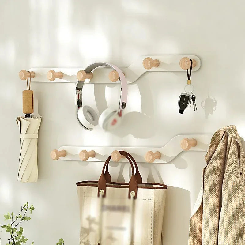porte sacs mural moderne bois blanc fixations vis sacs clés écouteurs minimaliste