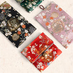 porte bijoux réutilisable tissu polyester fleurs motif floral bouton doré violet noir rouge vert
