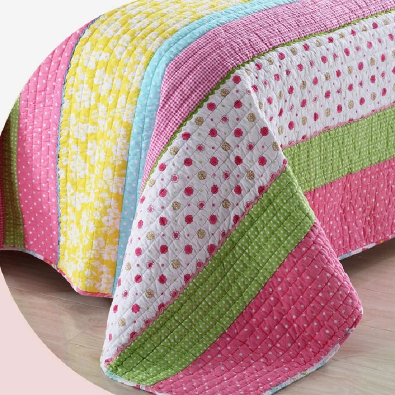 Détail du motif patchwork géométrique jacquard