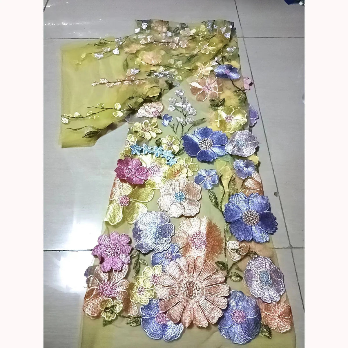 tissu brocart fleurs reliefs multicolore rose bleu vert jaune blanc biodegradable longueur 150cm echangable