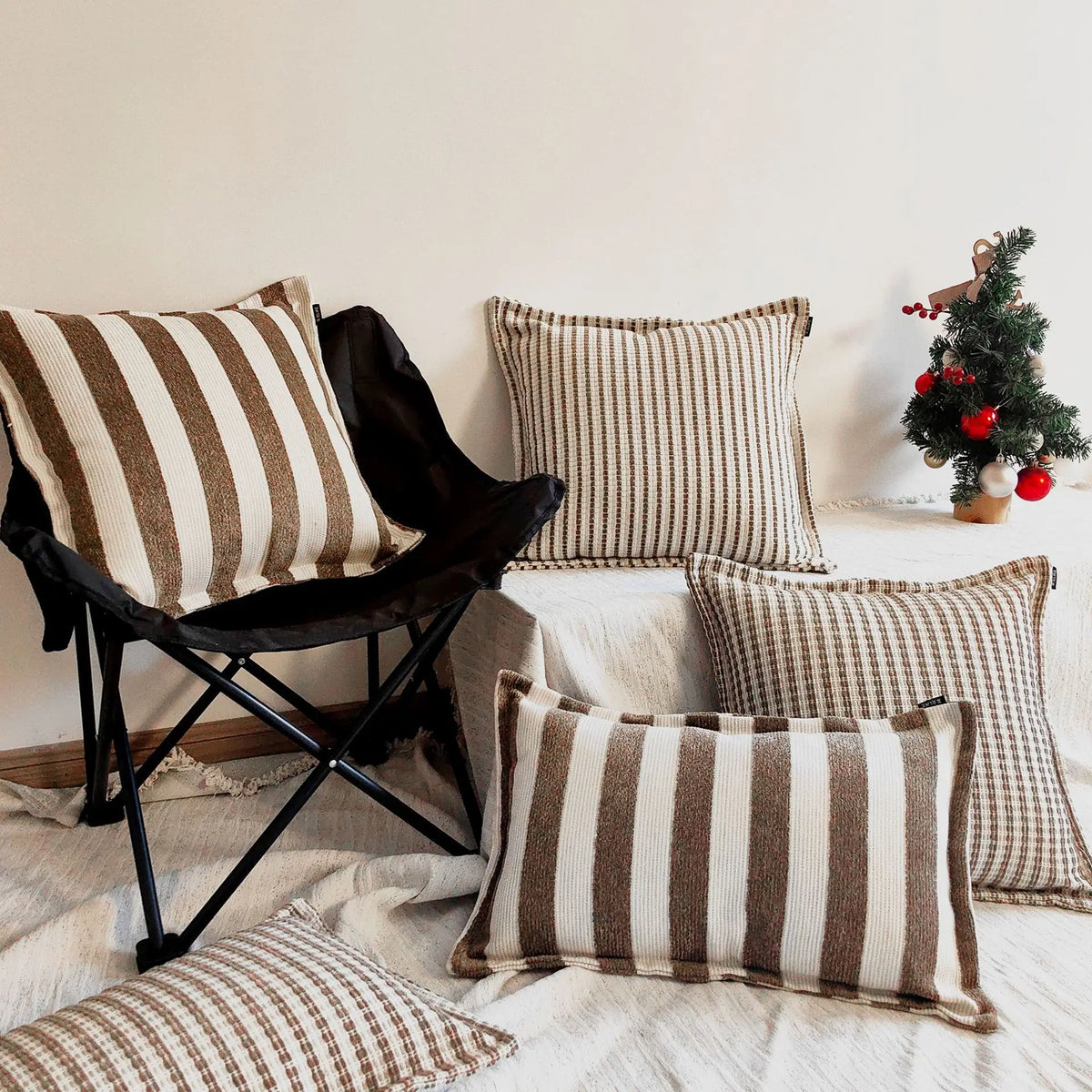 housses coussin polyester rayées beige marron modernes adhésives lit dimension 30x50cm 45x45cm decoration interieur