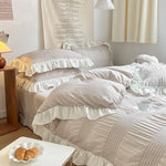 ensemble literie classique rayures horizontales blanc beige vert clair fronces volants romantique pièces
