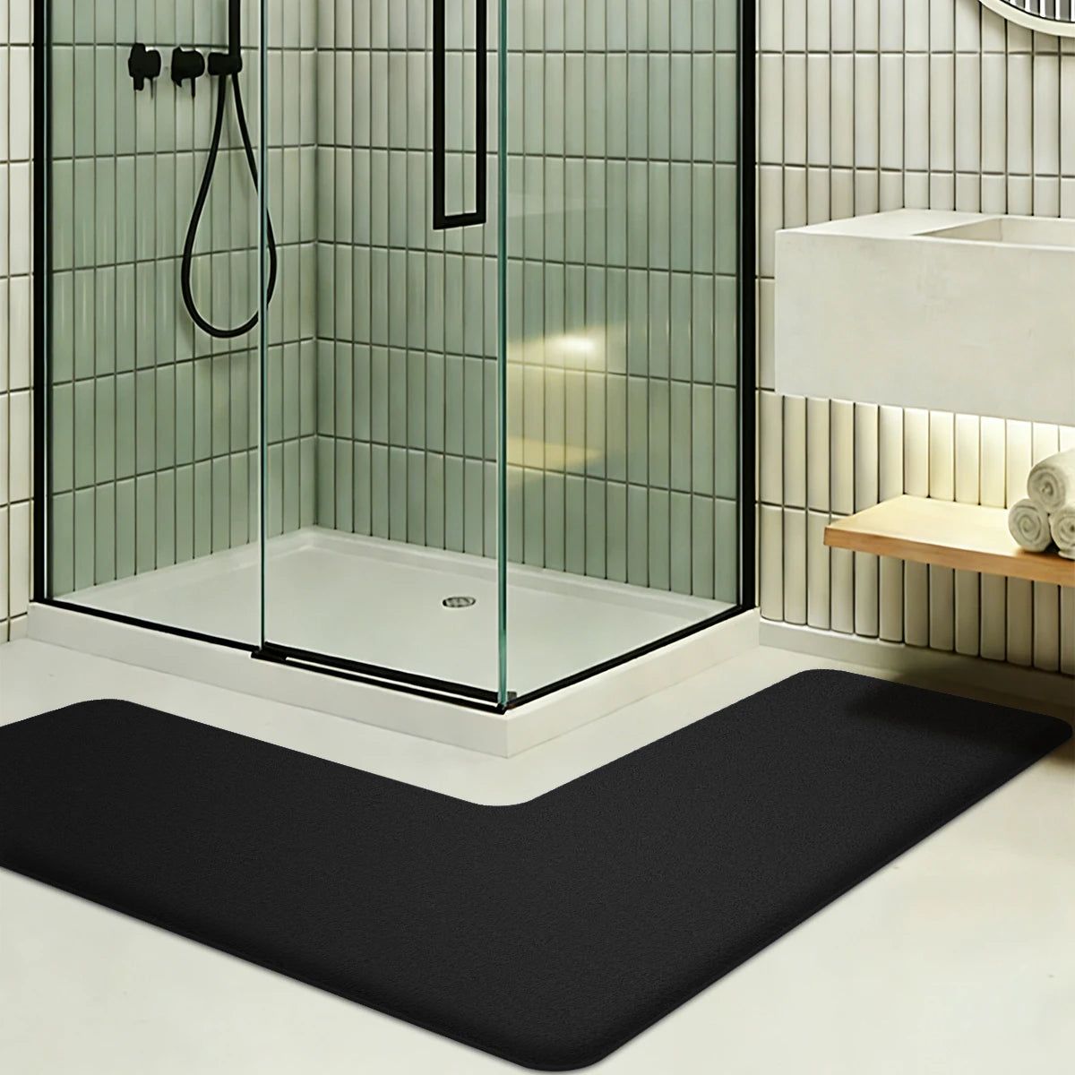 tapis bain gris moderne points noirs fond blanc doublure moelleuse taille 150x75cm
