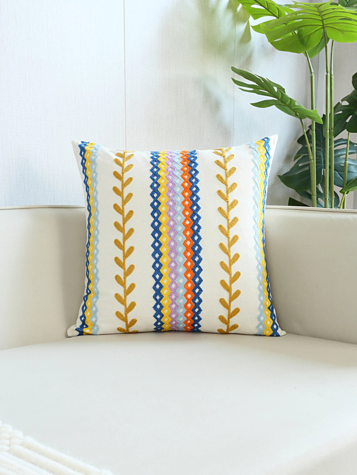 oreiller décoratif brodé feuilles dorées moderne coussin polyester rayures horizontales blanc
