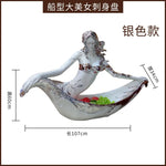 Sculpture decorative moderne femme corbeille fruits blanc or motif ondule 60cm haute