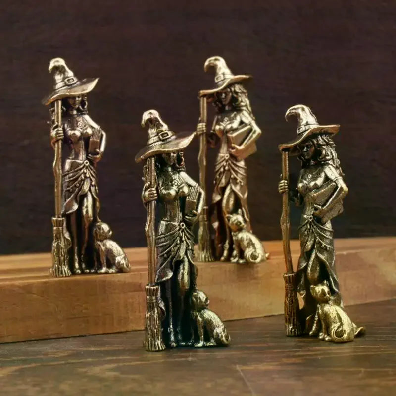 statues sorcières bronze texture métallique artisanal vintage finement détaillées balais chats chapeaux pointus