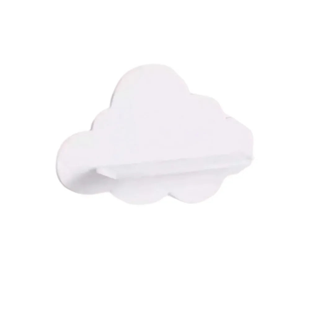 étagères murales nuage blanches modernes adhésives rangement intérieur bois tables chaises plantes