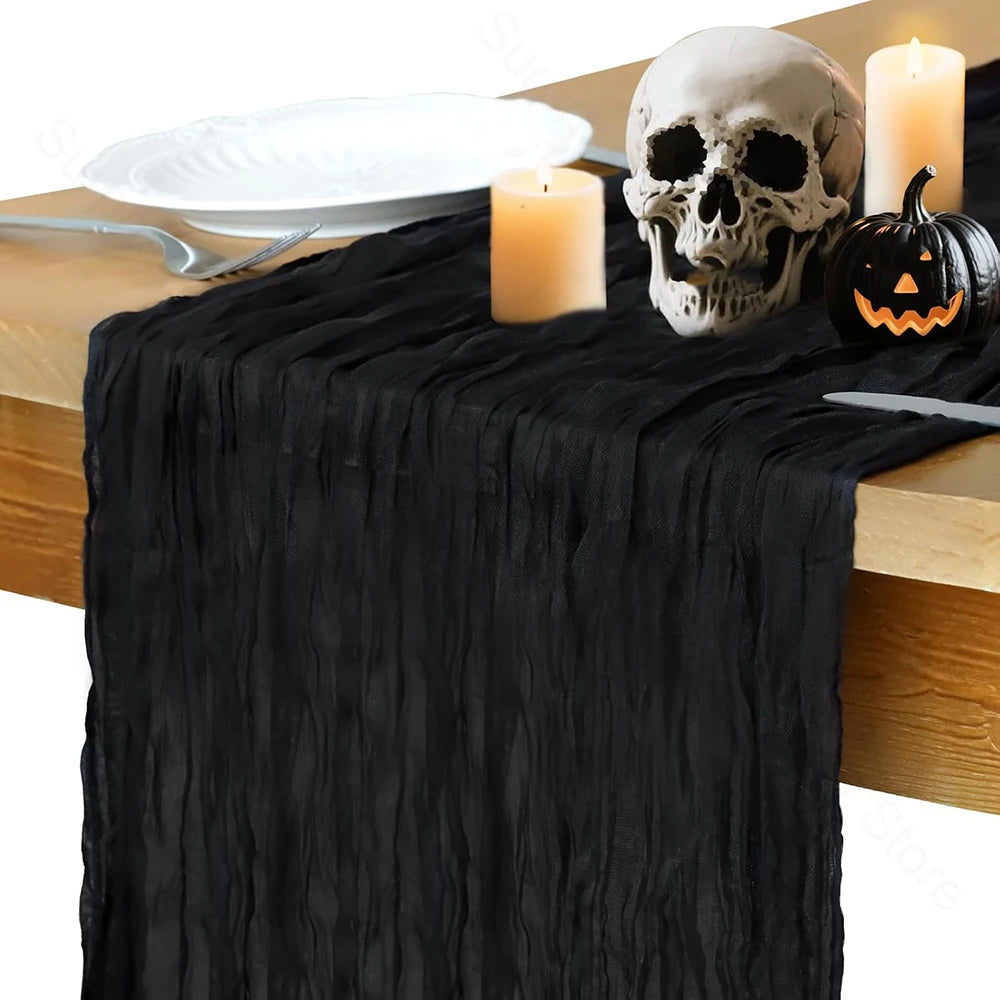 ruban table noir crêpe halloween décorations citrouilles crânes fourchettes assiettes bougies